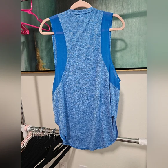 Sporty sleeveless - Picture 3 of 5